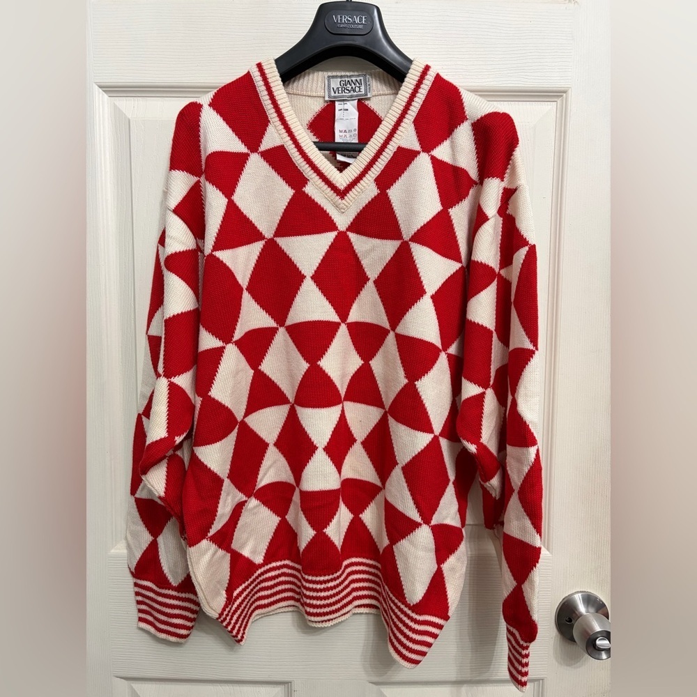 Versace Vintage V-neck sweater red and white geometric diamond pattern - Picture 4 of 5